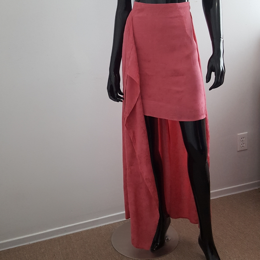 Dynamite Stunning  Mini Skirt W/Wrap Over Lay  Size L       (K)